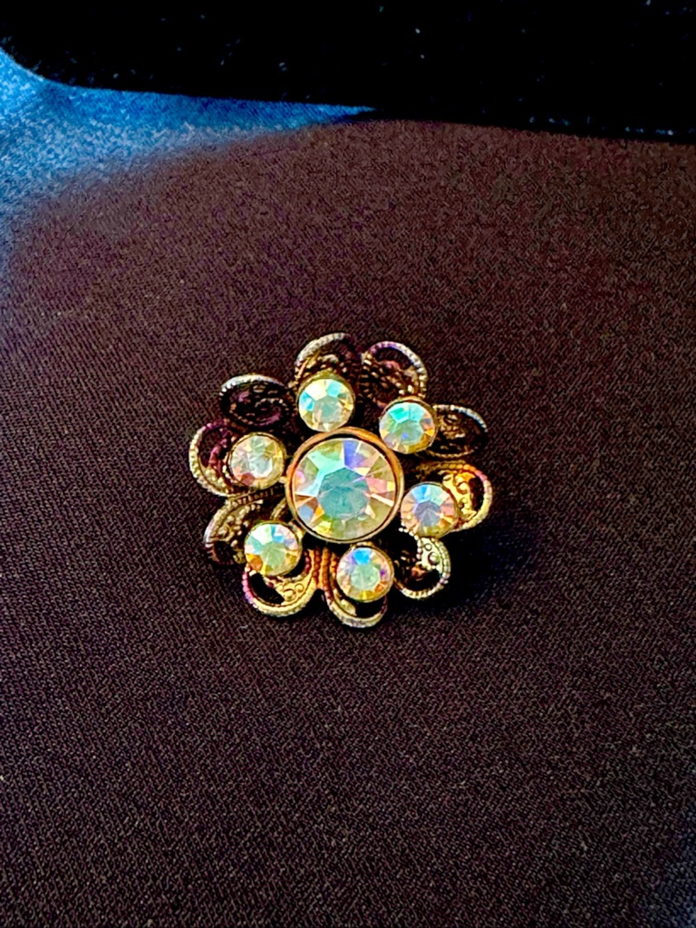 Vintage EUC Aurora Borealis crystal floral pin. Goldtone setting & clutch back